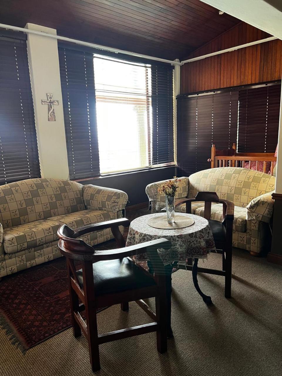 Bleu Bird Guesthouse Durban Bagian luar foto