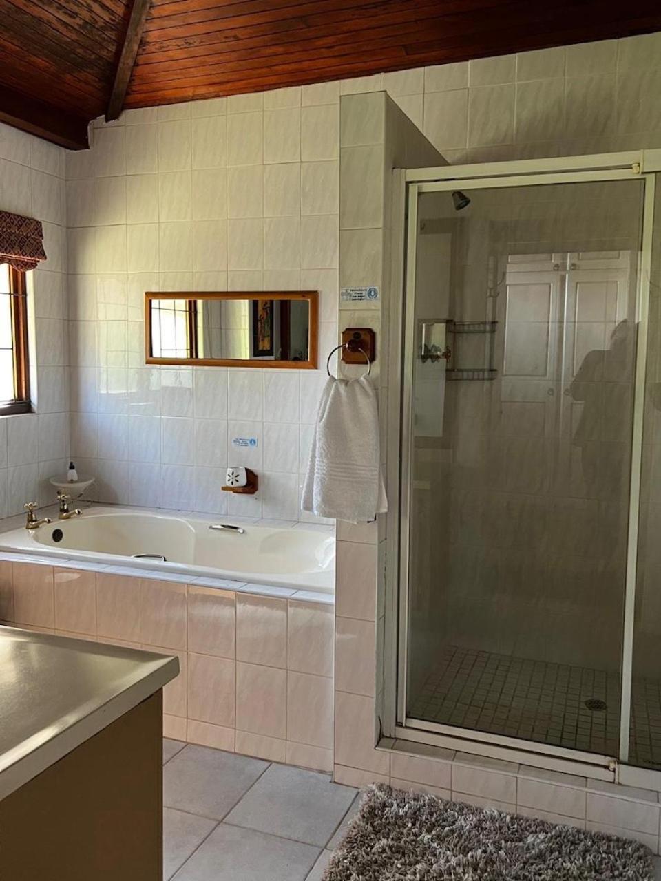 Bleu Bird Guesthouse Durban Bagian luar foto